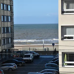 Lichtrijk 2-slaapkamerappartement Met Zeezicht En Gratis Parking Apartment